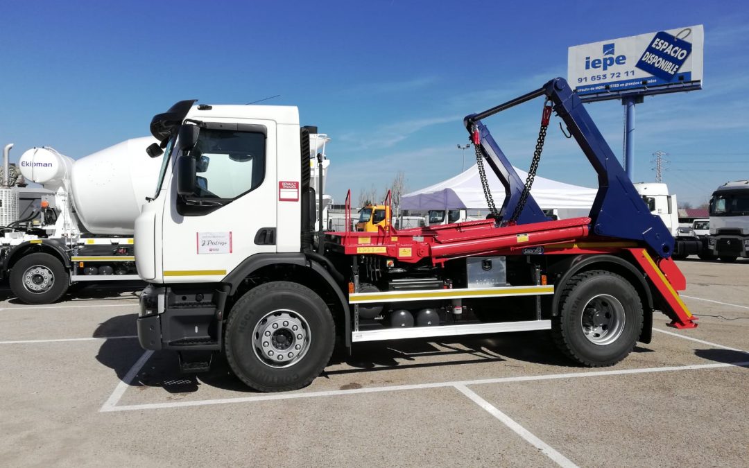 MULTICONTAINER CAYVOL PRESENTE EN EL EVENTO RENAULT CONSTRUCCION