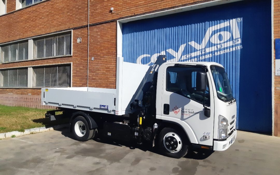 OTRA GRÚA CAYVOL HC 33 A2 Y CARROCERÍA DE ALUMINIO SOBRE ISUZU