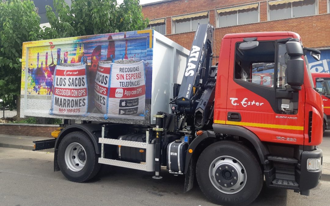 ENTREGADAS MÁS UNIDADES DE VOLQUETE Y GRÚA PARA SACOS A TRANSPORTES ESTER