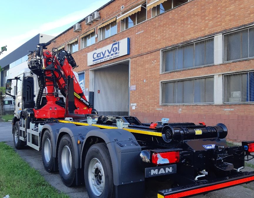 OTRA UNIDAD DE GRÚA CHATARRERA Y EQUIPO MULTIVOL PARA RAFAEL GARCÍA