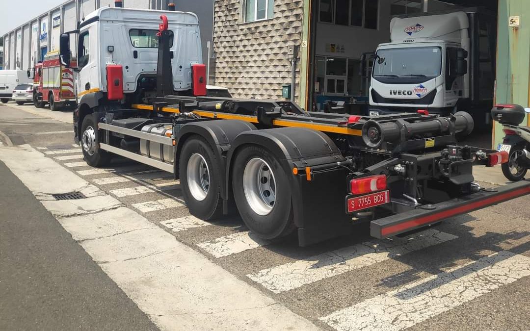 ASTIKAR, DISTRIBUIDOR OFICIAL CAYVOL EN DONOSTI, ENTREGA UNA NUEVA UNIDAD DE MV-25/70 A HIERROS BAÑU ETXE