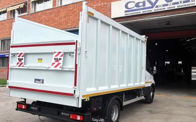 OTRA ENTREGA DE VOLQUETE Y PLATAFORMA A IVECO AUTO DISTRIBUCIÓN
