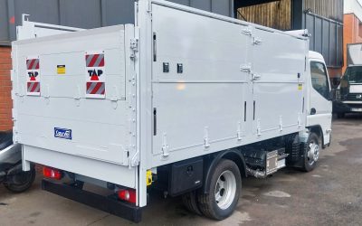 3 NUEVAS UNIDADES DE VOLQUETE BRIGADAS CON PLATAFORMA ELEVADORA PARA PAPREC
